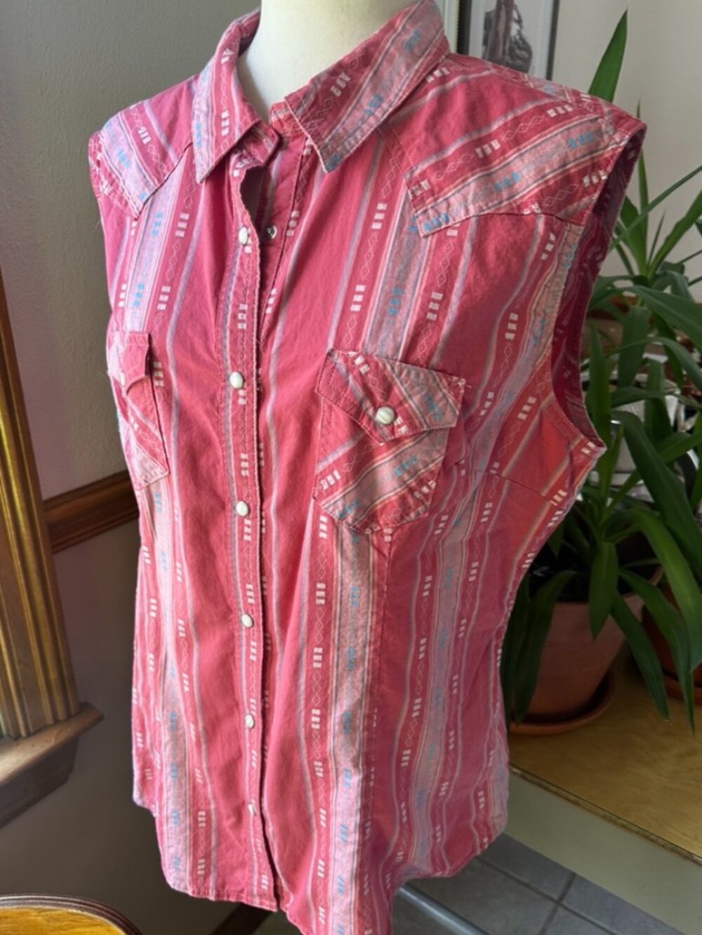 Wrangler Retro Women's Sleeveless Shirt, Light Red with Pearl Snaps, XL